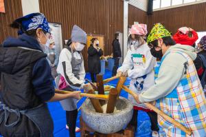 餅つきの様子(2)