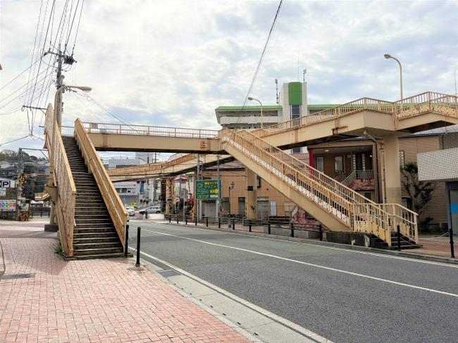 通谷歩道橋写真